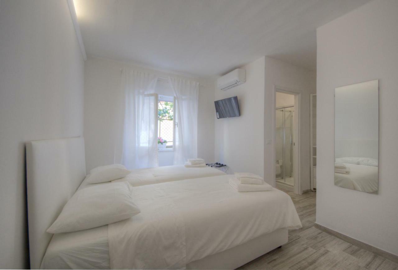 Rione San Carlo Hotel Финале Лигуре Екстериор снимка