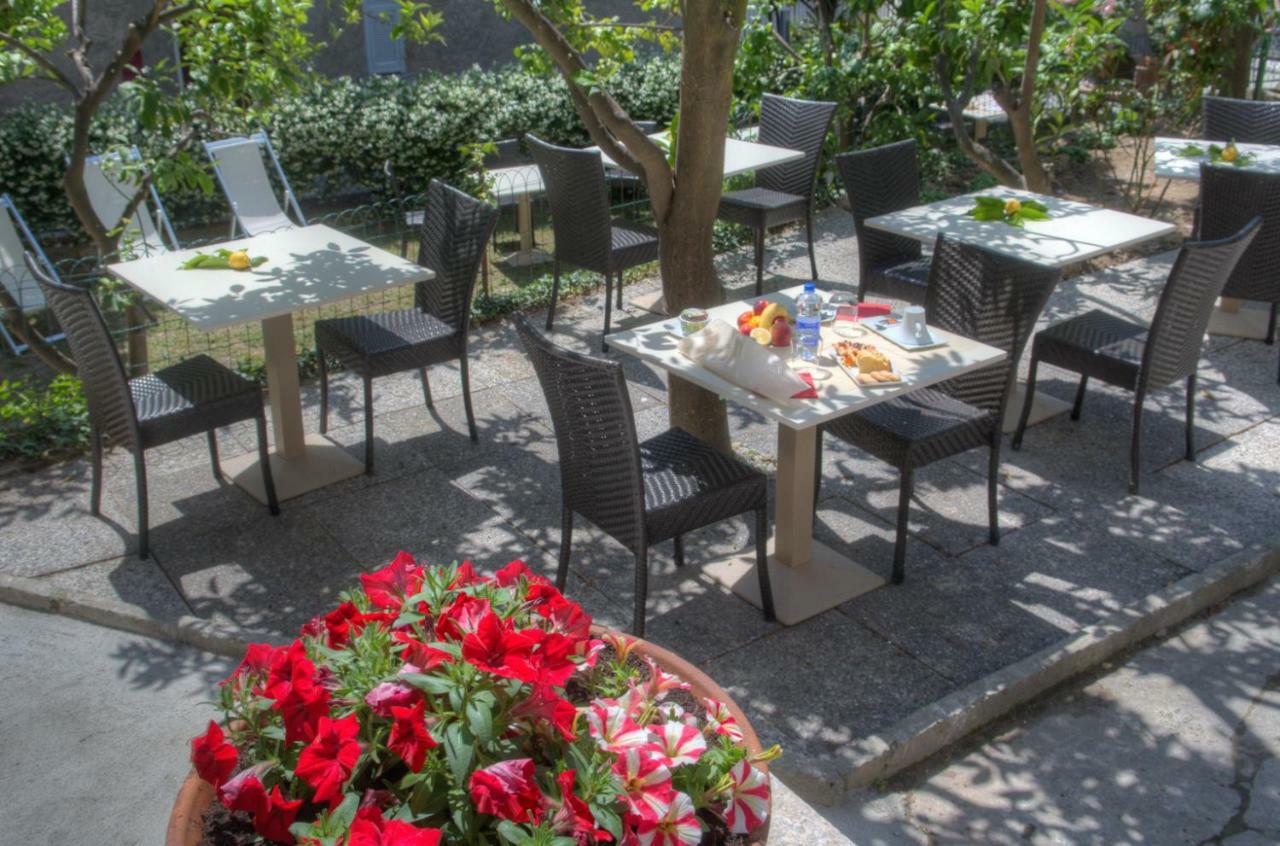 Rione San Carlo Hotel Финале Лигуре Екстериор снимка