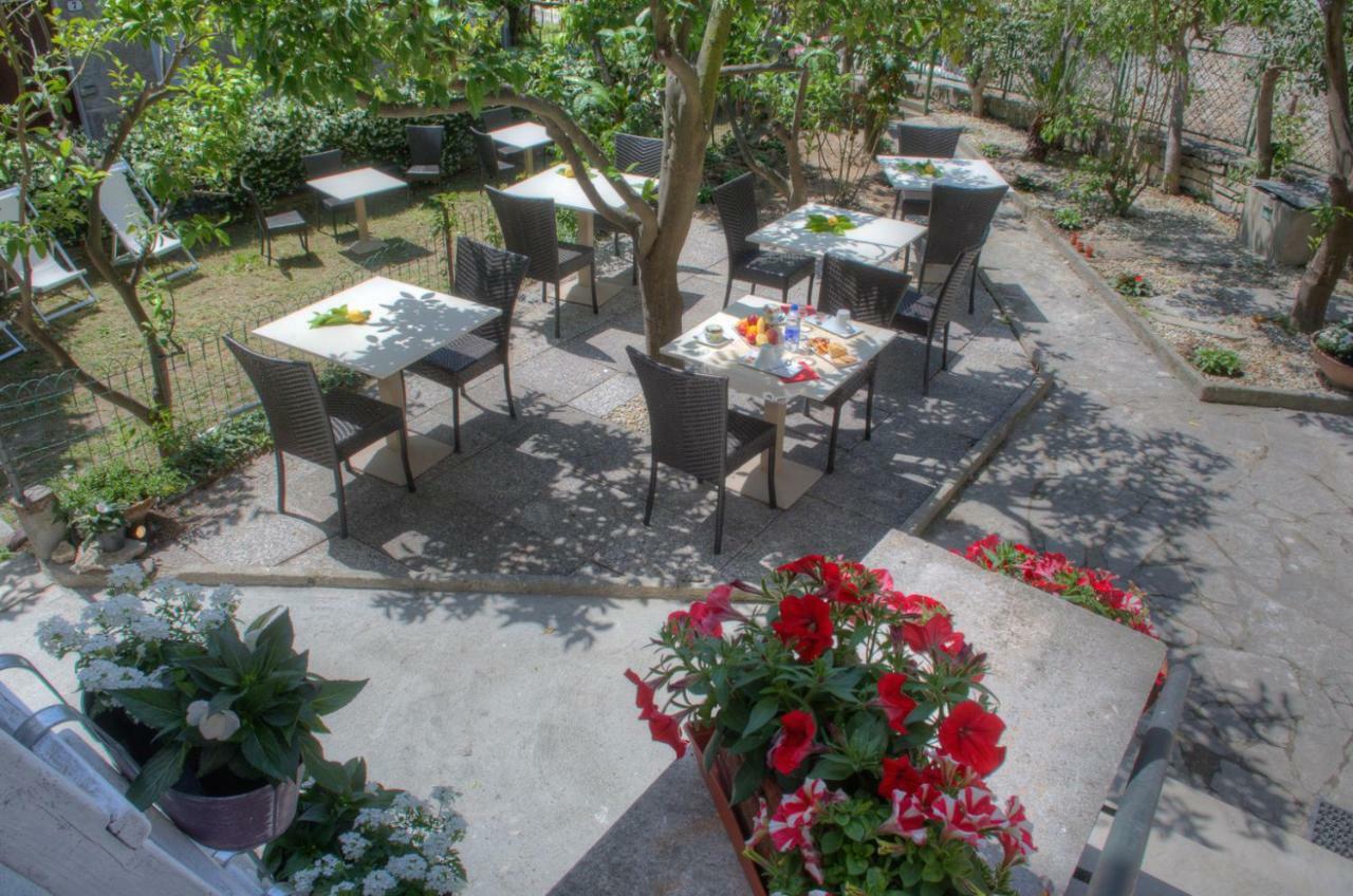 Rione San Carlo Hotel Финале Лигуре Екстериор снимка